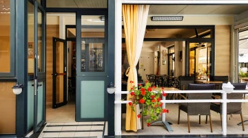 Access from via mantova