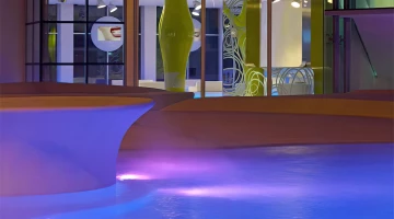 Eiszeitbecken, Hydromassage, die zu einem Blasenteppich wird
