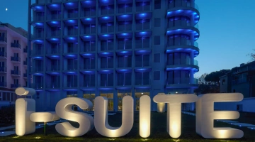 I-suite hotel with seafront view
