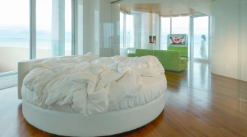 Penthouse, 65 m2 with circular bed and Turkish bath