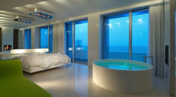 Lovers, 41 m2 with a bathtub and sea view