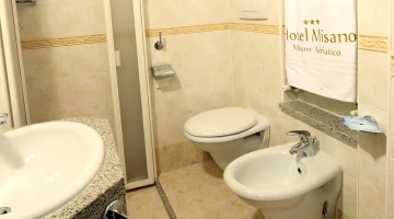 Bagno con box doccia presente in camera basic -stella marina