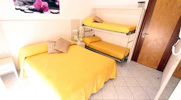 Camera quadrupla basic con balconcino alla francese