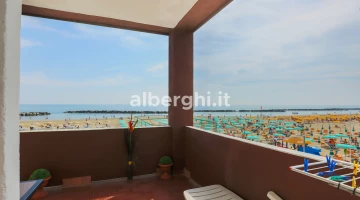 Große und großzügige XXL-Balkone der Zimmer