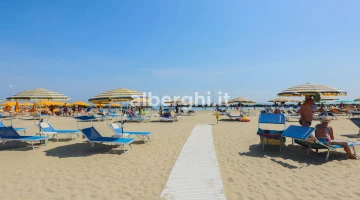Der Weg zum Meer durch Giordy Beach