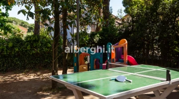 Tischtennis im Garten