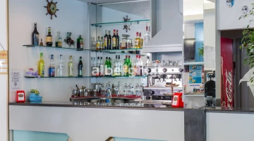 Bar rund um die Uhr geöffnet