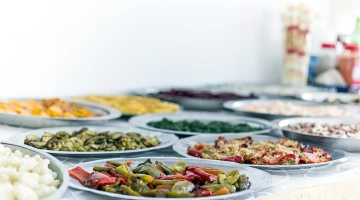 Täglich 3 Wahlmenüs mit Fleisch und Fisch