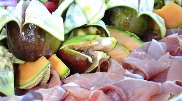 fantaisie de fruits et de charcuterie