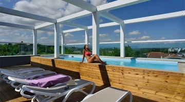 Piscina di giorno