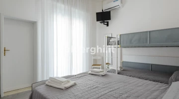 Vierbettzimmer mit Balkon