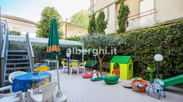 Esterno giochi per bambini