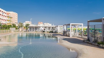 Piscina presso la spiaggia convenzionata