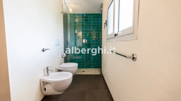Bagno con box doccia