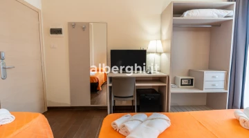 Camera tripla con TV e frigobar