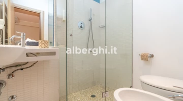 Servizi privati con box doccia