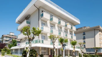 Exterior of the 4 Seasons Hotel