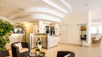 Hall e reception
