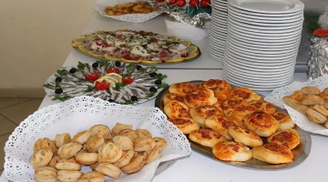 Buffet with mini pizzas