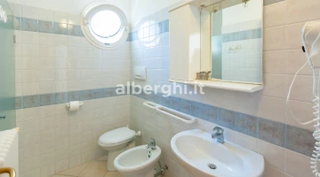 Two-room bathroom no.6
