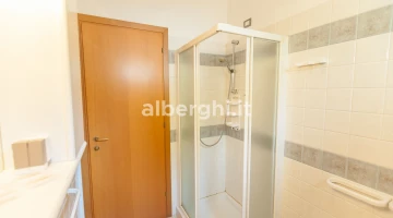 Three-room bathroom no.1
