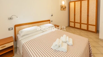 Large double bedroom three-room apartment n.1
