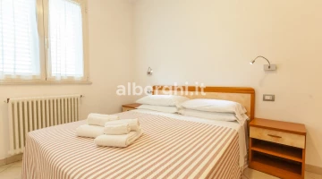 Large double bedroom three-room apartment n.1