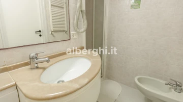 Salle de bain double rétro