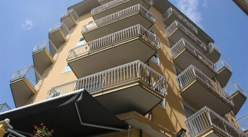Structure: 42 rooms all with large balcony