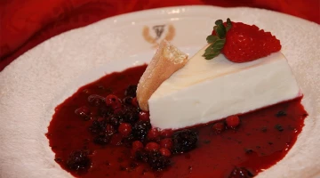 Yogurt mousse with strawberry and berry coulis