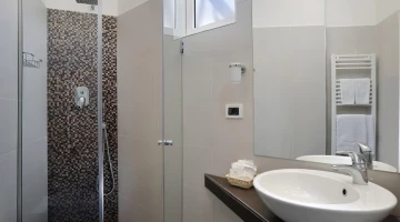 Superior room bathroom
