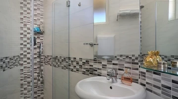 A standard room bathroom type