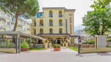 Hotel Explorer