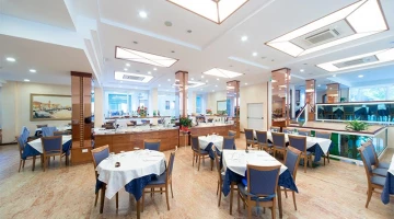 Large air-conditioned restaurant room