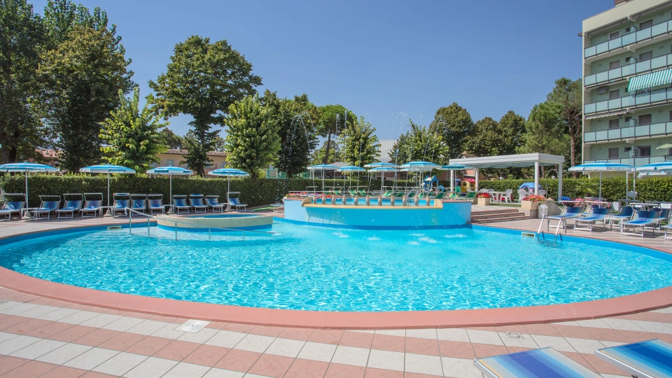 3 heated pools: for adults, for children, hydromassage