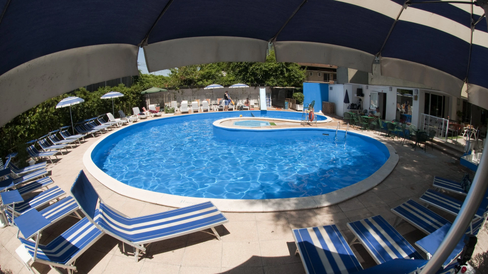 piscine et solarium