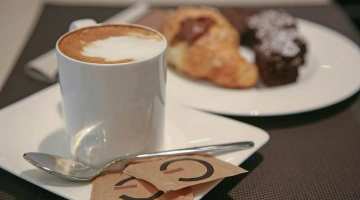 Frühstück in der Cafeteria