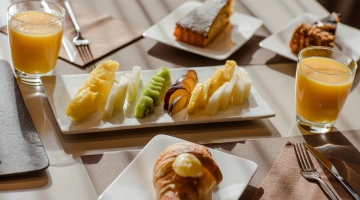 Frühstück am Tisch