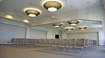 Ausgestatteter Besprechungsraum