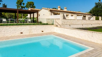 Seasonal swimming pool in the garden