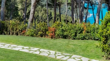 Garden with sea view