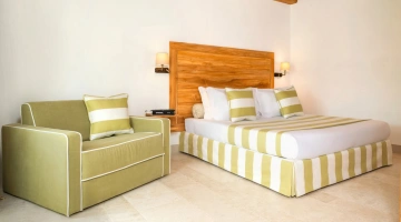 Double bedroom with patio