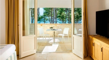 Double room with balcony and sea view