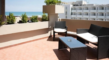 Terrasse privée meublée