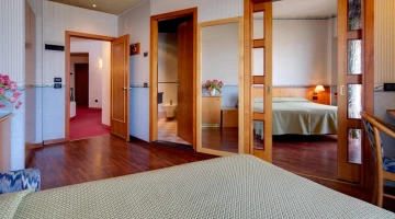 Suite junior avec chambre double et coin salon
