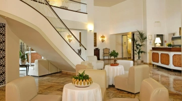 Salottini accanto alla reception