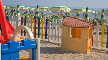 Area giochi in spiaggia