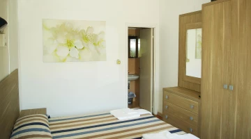Camera matrimoniale con tv e bagno privato