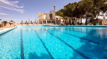 Seasonal swimming pool
