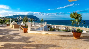 Panoramic terrace